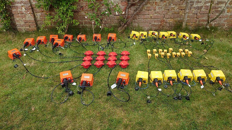 Atom 3C & 1C Seismographs performing a huddle coherency test.