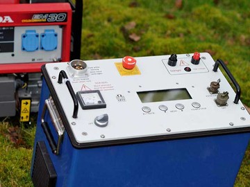 TIPIX 2200 transmitter for resistivity and induced polarisation exploration. Image courtesy of Iris Instruments.